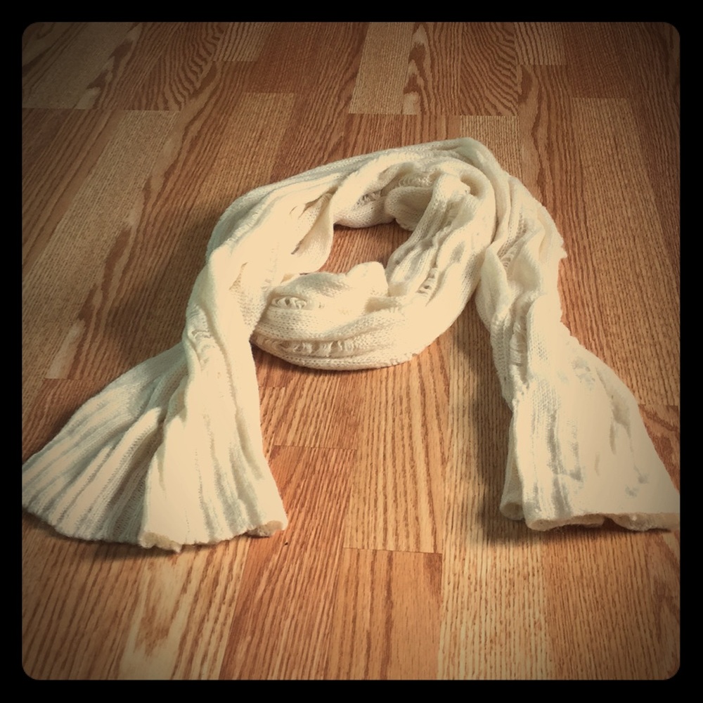 off-white warm&cozy knit scarf